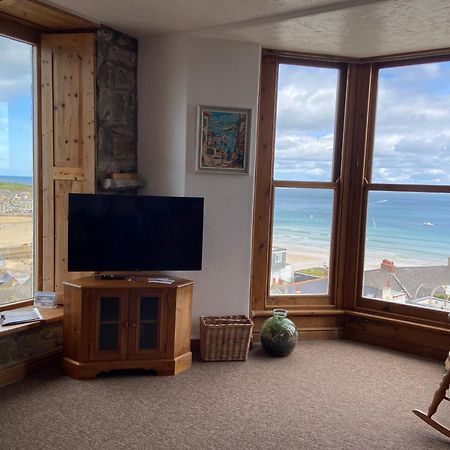Huer'S Watch A Beautifully Presented Private Apartment With Far Reaching Views Over St Ives Harbour And Bay And Free Onsite Parking For Larger Groups Book Along With Our Connecting Two Sister Apartments Екстериор снимка